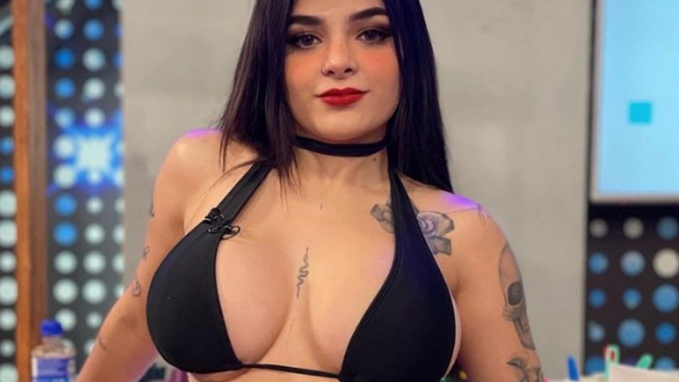 Karely Ruiz enamora a todos con sensual baile