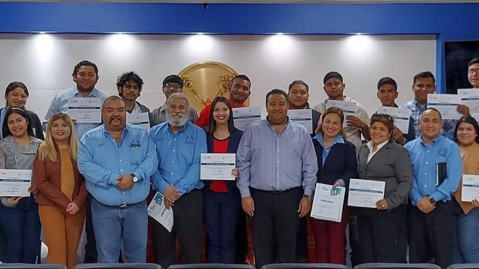 Maestros y estudiantes se unieron en la ceremonia, en la Facultad de Comercio, Administración y Ciencias Sociales.