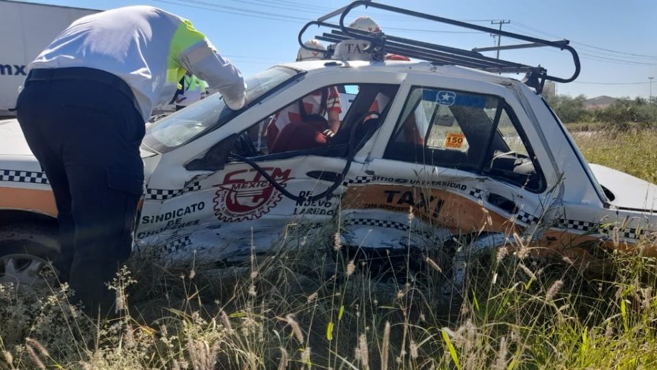 Golpazo se llevó el conductor de un taxi en Segundo Anillo Periférico.