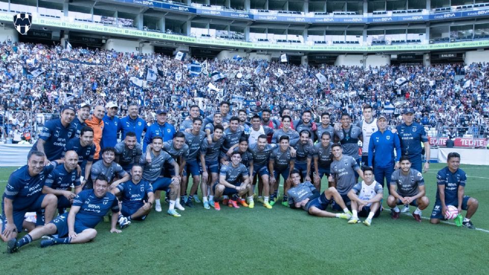 Los Rayados cerraron filas en compañía de su afición.