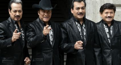 Los Tigres del Norte reciben aviso de fallecimiento de una integrante importante durante evento en vivo