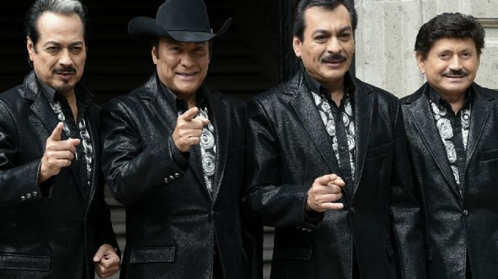 Los Tigres del Norte reciben aviso de fallecimiento de una integrante importante durante evento en vivo