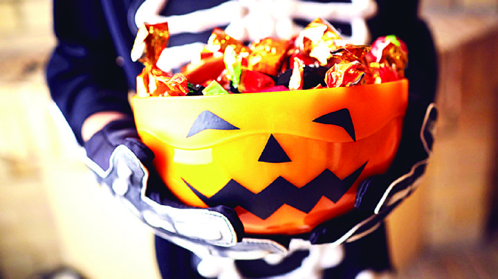 Ahí viene Halloween: cuidado con comer muchos dulces