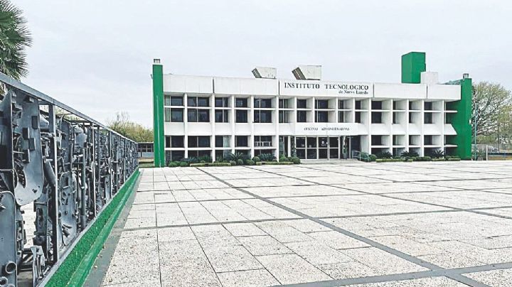 Mujeres se gradúan más que los hombres