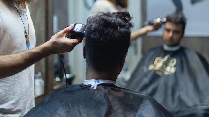 Peluquero descubre lunar en cliente que resultó ser cáncer terminal