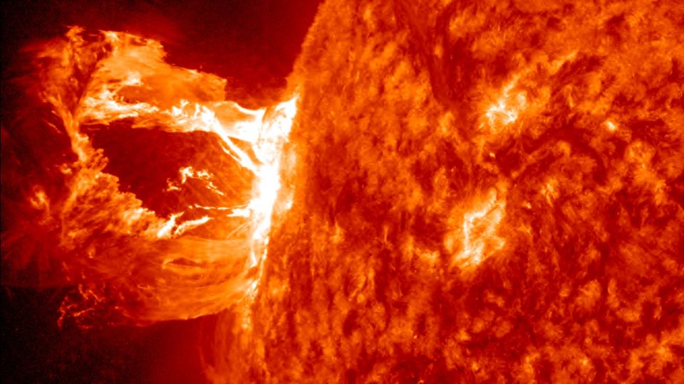 La NASA ha captado una extraña llamarada en el sol