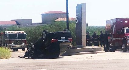 Triple choque y volcadura frente a TAMIU en Laredo, Texas