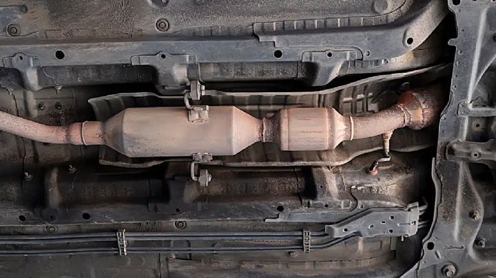 Quitan convertidor catalítico a los autos chocolate antes de cruzar la frontera