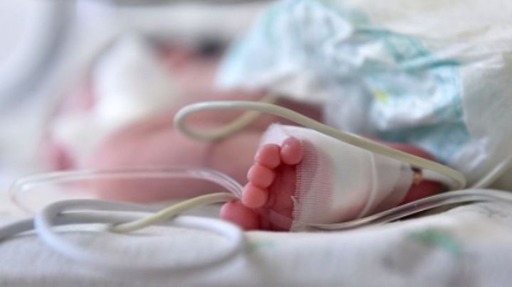 Bebé muere por derrame cerebral; su padre no lo resiste y se suicida