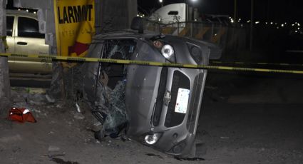 Muere tras volcar y estrellarse con barda en la Carretera Nacional en Nuevo Laredo