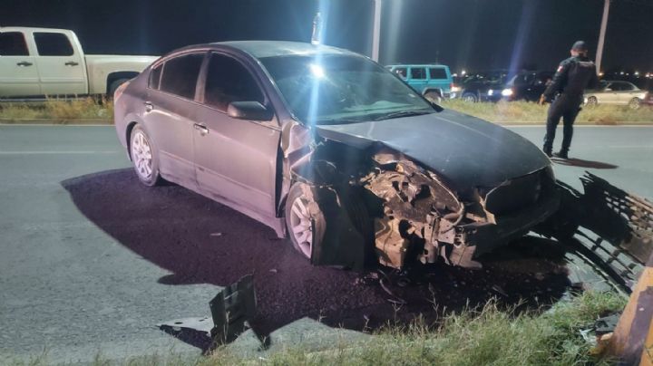 Madre e hijas se estrellan contra poste en avenida Eva Sámano; resultan lesionados | FOTOS