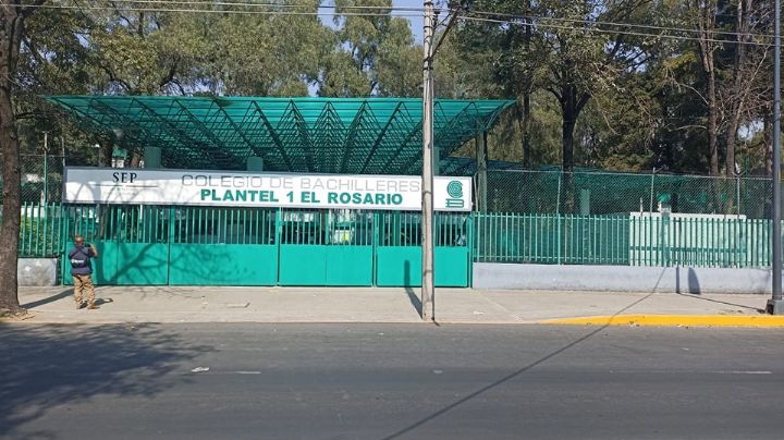 Familiares de alumna dan golpiza a maestra del Colegio de Bachilleres | VIDEO