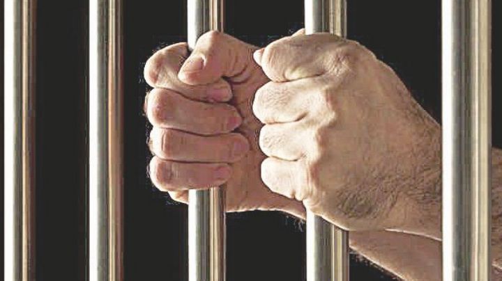 Hombre es detenido por tener una bomba casera; su hermana lo delata