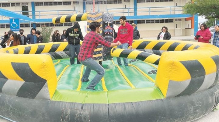 Hacen el frío de lado en la UAT y celebran la Revolución con kermés