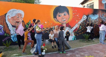 Homenajean a los muertos con mural de "Coco" en colonia Hidalgo