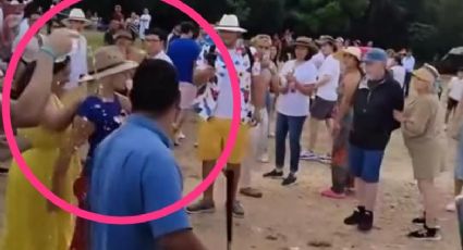 Turistas casi linchan a mujer que sube pirámide de Chichen Itzá | VIDEO