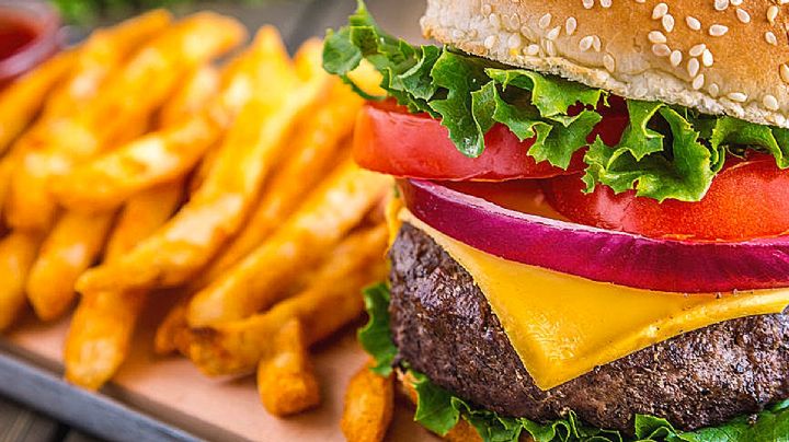 Famosa cadena venderá hamburguesas a 12 pesos si gana México a Argentina