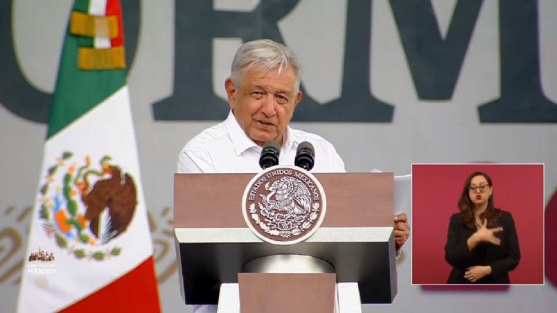 AMLO brindó su discurso durante más de hora y media, después de marchar 5 horas.