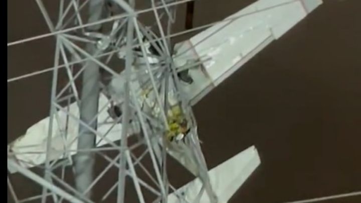 Avioneta se estrella contra torre de electricidad; deja a 90 mil personas sin luz | VIDEO