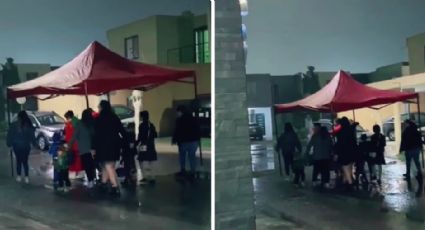 Pese a lluvia, mamás salen con lona para pedir calaverita con sus hijos | VIDEO