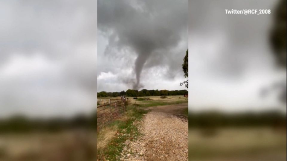 Más de una docena de tornados golpearon los condados de Oklahoma, Texas y Arkansas, dejando a múltiples heridos y desaparecidos.