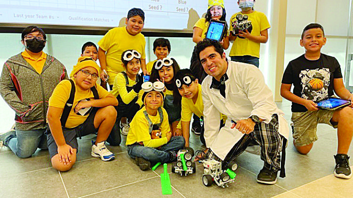 Niños presumen habilidades en competencia de robótica LEGO de Star Wars