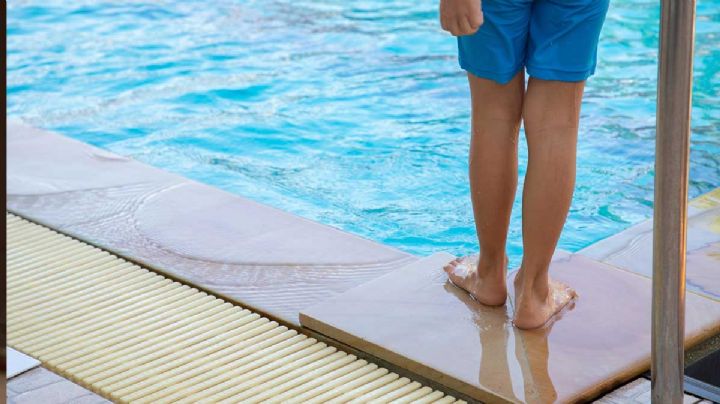 Niño fallece ahogado en colegio de la CDMX; sus padre acusan de negligencia