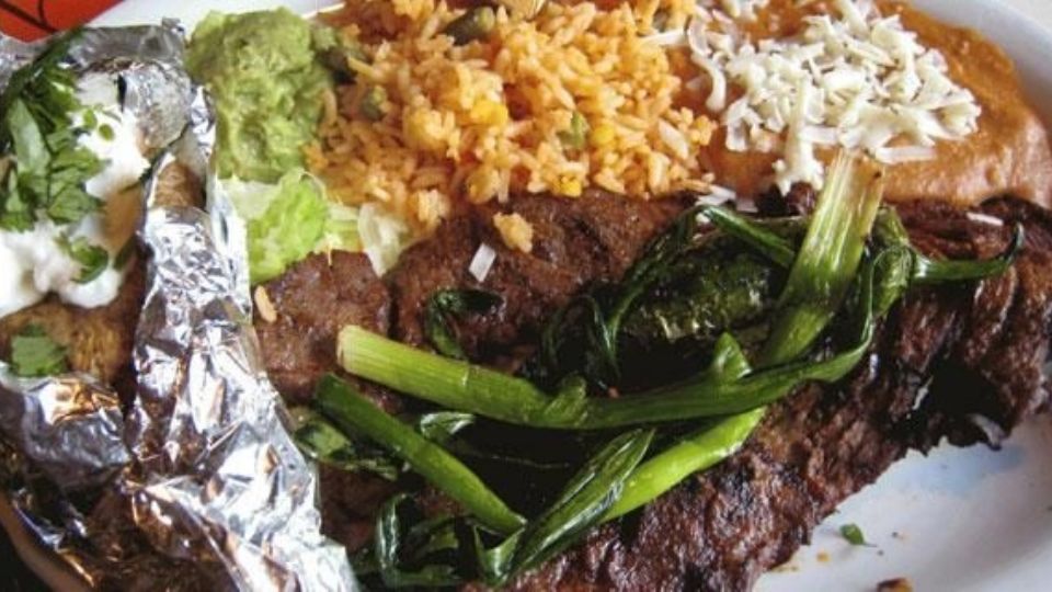 Desde la clásica carnita asada, hasta los famosos chicharrones de catán, la comida típica de Nuevo Laredo es de las mejores