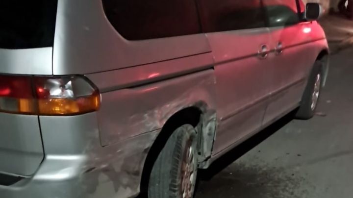 Ebrio choca camioneta estacionada; 'yo no venía manejando', dijo para deslindarse