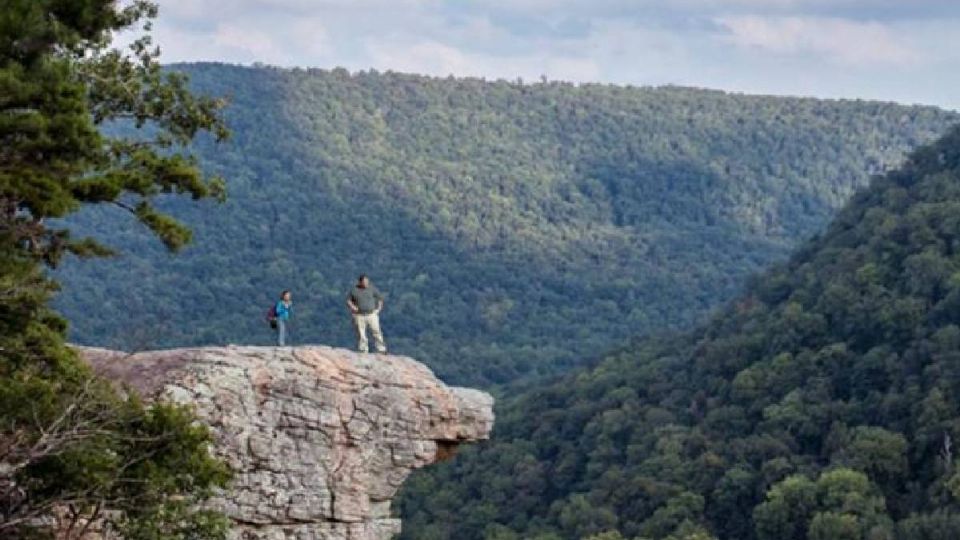 La pareja se encontraba disfrutando del paisaje cuando una fotografía en un mal lugar terminó con la vida del hombre