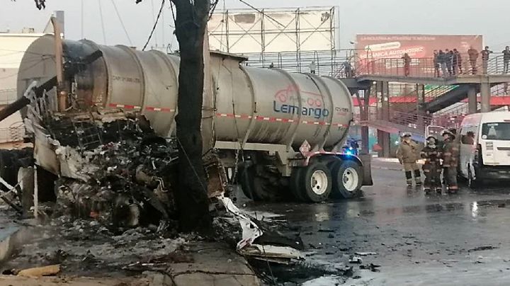 Combi se le atraviesa a pipa doble remolque; la choca y estalla en llamas: | VIDEO