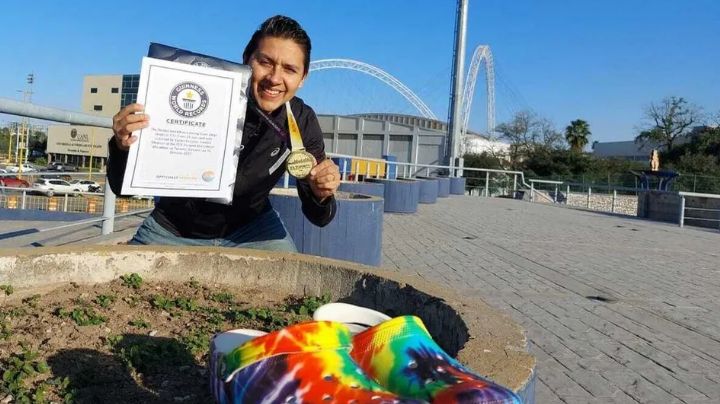 Regio lograr récord mundial por ser el maratonista más rápido usando Crocs