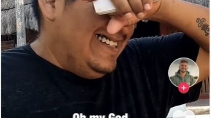 Artesano mexicano llora de emoción cuando un turista le compra toda su mercancía | VIDEO