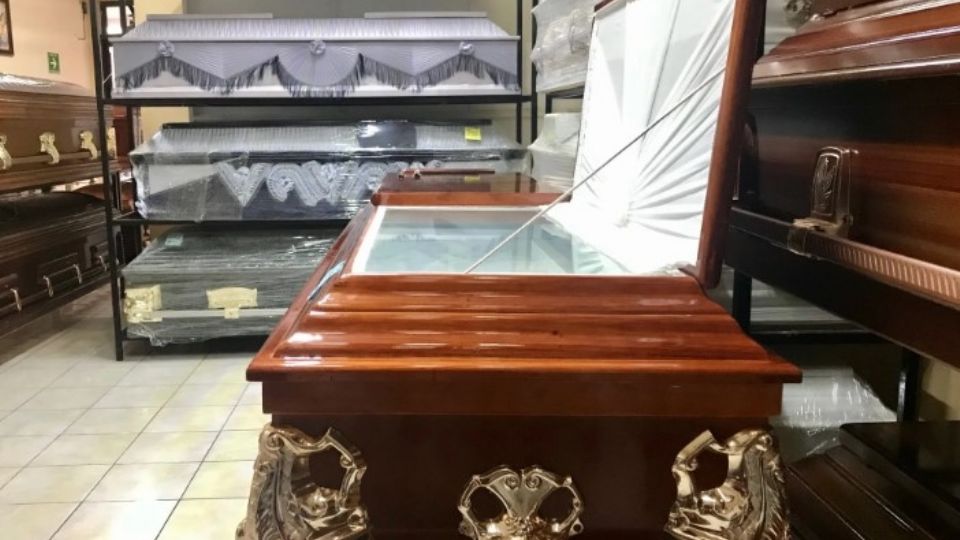 Pocos saben lo que hay en una funeraria. Esta mujer entró a investigar....