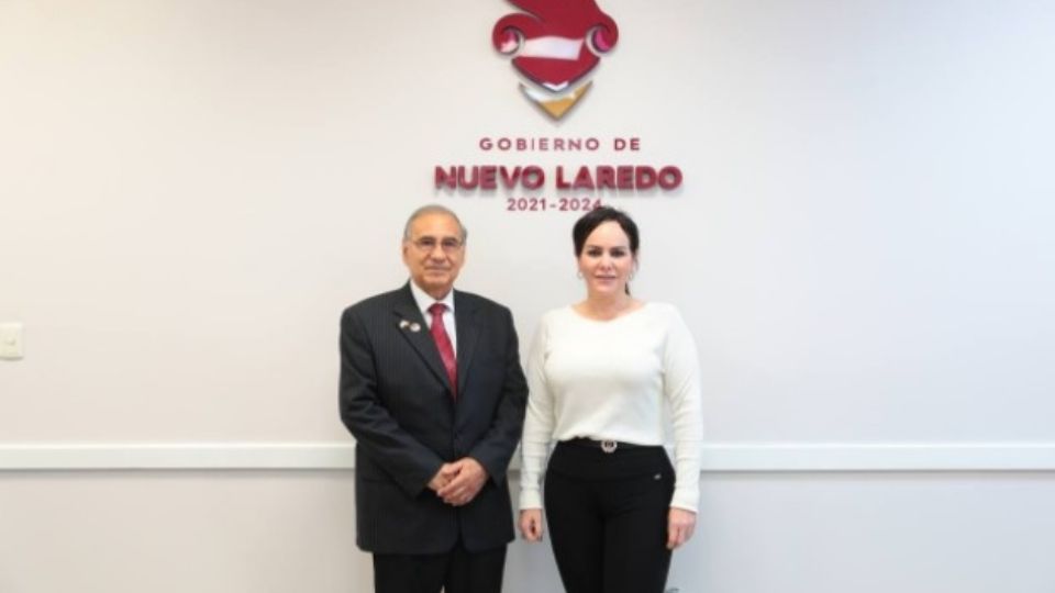 El Mayor electo de Laredo, Víctor Treviño, visitó a la alcadesa local, Carmen Lilia Canturosas