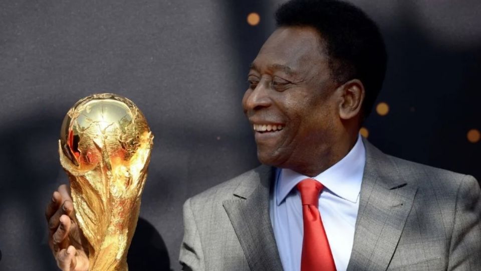 O'Rey Pelé se recupera en un Hospital de Sao Paulo, desde donde envió un mensaje