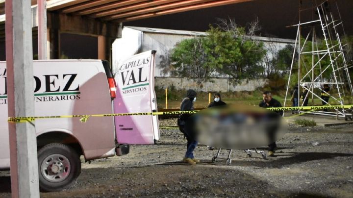 Mujer se quita la vida aventándose a las vías desde el Puente González