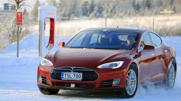 Auto Tesla arruina Navidad de su usuario: no carga por las bajas temperaturas