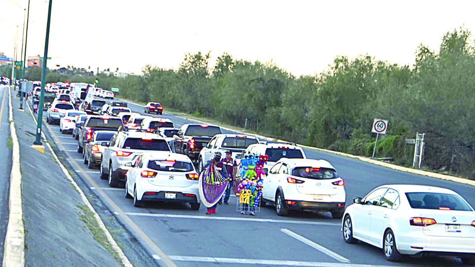 Desde esta semana comenzó el regreso de paisanos hacia Estados Unidos y se formaron largas filas en el Puente Dos