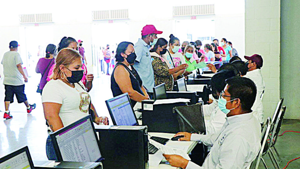 Las tarjetas de las becas Una Nueva Era ya serán entregadas.