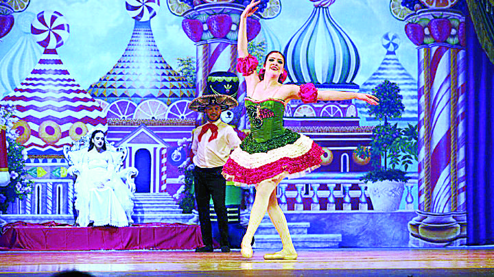 Encantan con El Cascanueces en el Centro Cultural de Nuevo Laredo