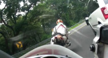 Fuerte accidente en autopista México-Cuernavaca; motociclistas salen disparados | VIDEO