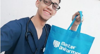 Joven se gradúa como Doctor después de pagar sus estudios trabajando como albañil