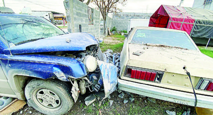 Madre e hijo resultan graves en choque en colonia 150 Aniversario