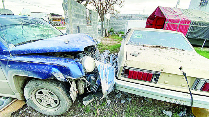 Madre e hijo resultan graves en choque en colonia 150 Aniversario