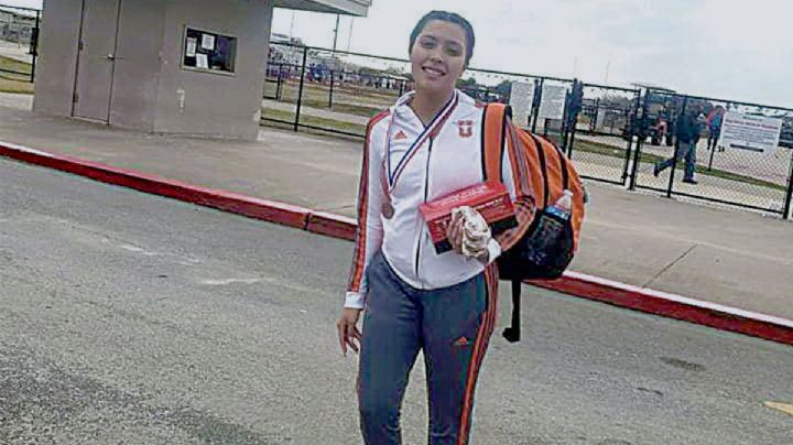 Neolaredense Emily Alvarado Muro obtiene tres medallas en Corpus Christi