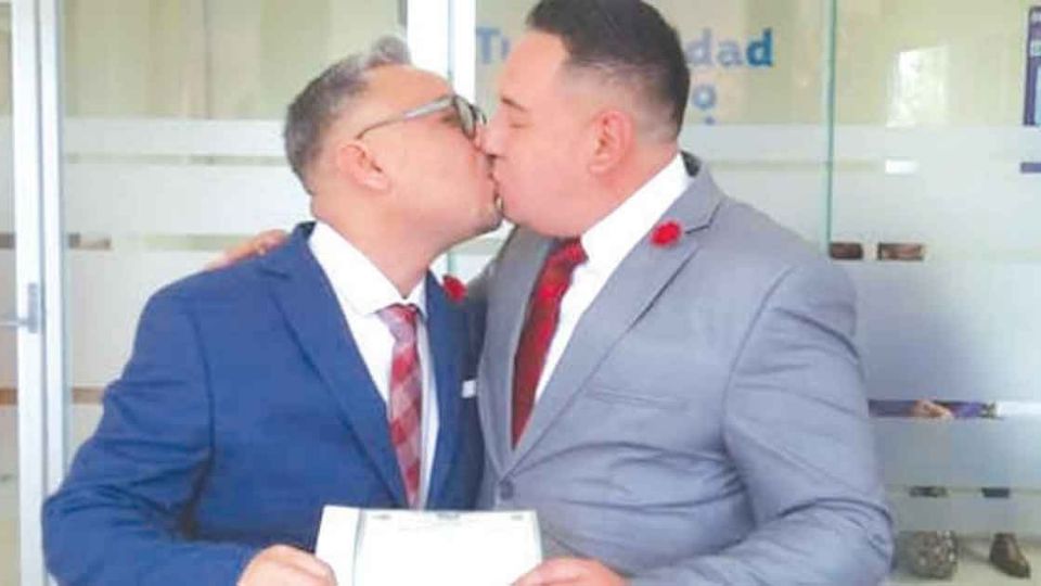 Buscando desde hace 2 años poderse casar, Edson y José Luis se convirtieron en el primer matrimonio gay en Guanajuato de forma legal