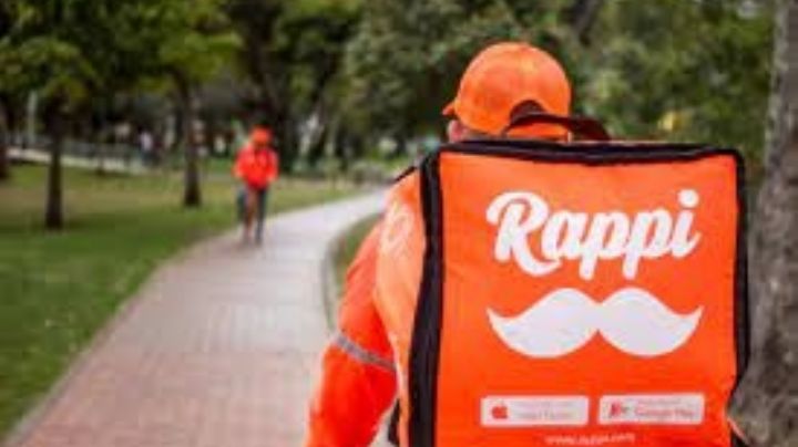 ¡Tenía hambre! Repartidor de Rappi finge dejar la comida y ¡se la roba!