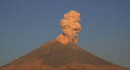 VIDEO: Volcán Popocatépetl emite explosión; genera columna eruptiva de 1 km