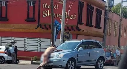 Captan a hombre desnudo afuera de motel en Puebla; este fue el motivo